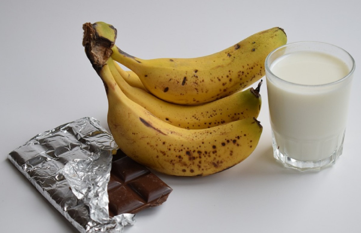 दूध और केला एकसाथ खाने के नुकसान