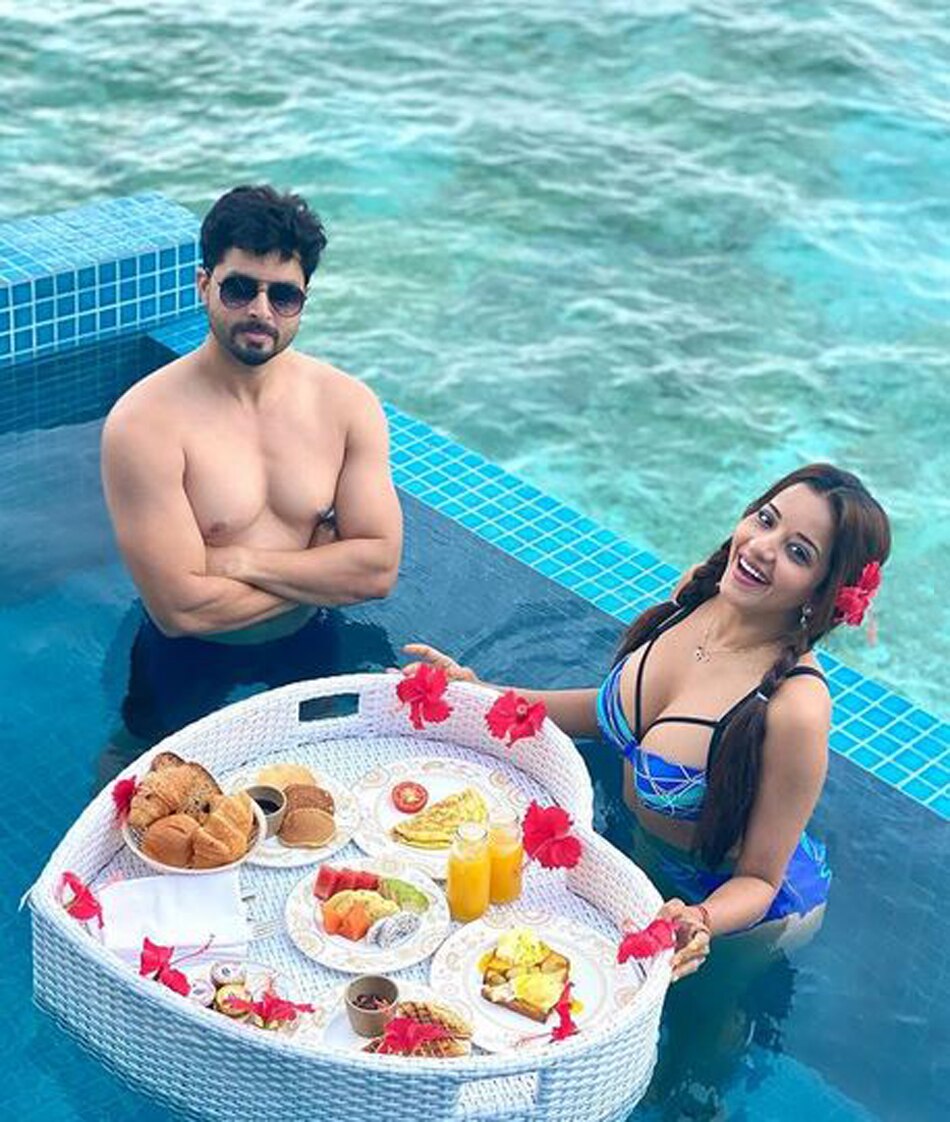 मोनालिसा संग विक्रम