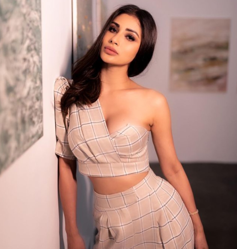 मौनी रॉय 