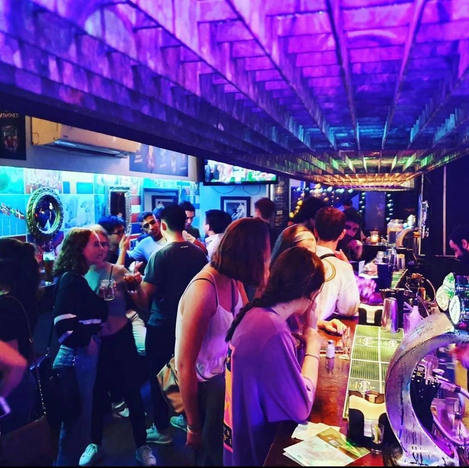 girls kissing in bar