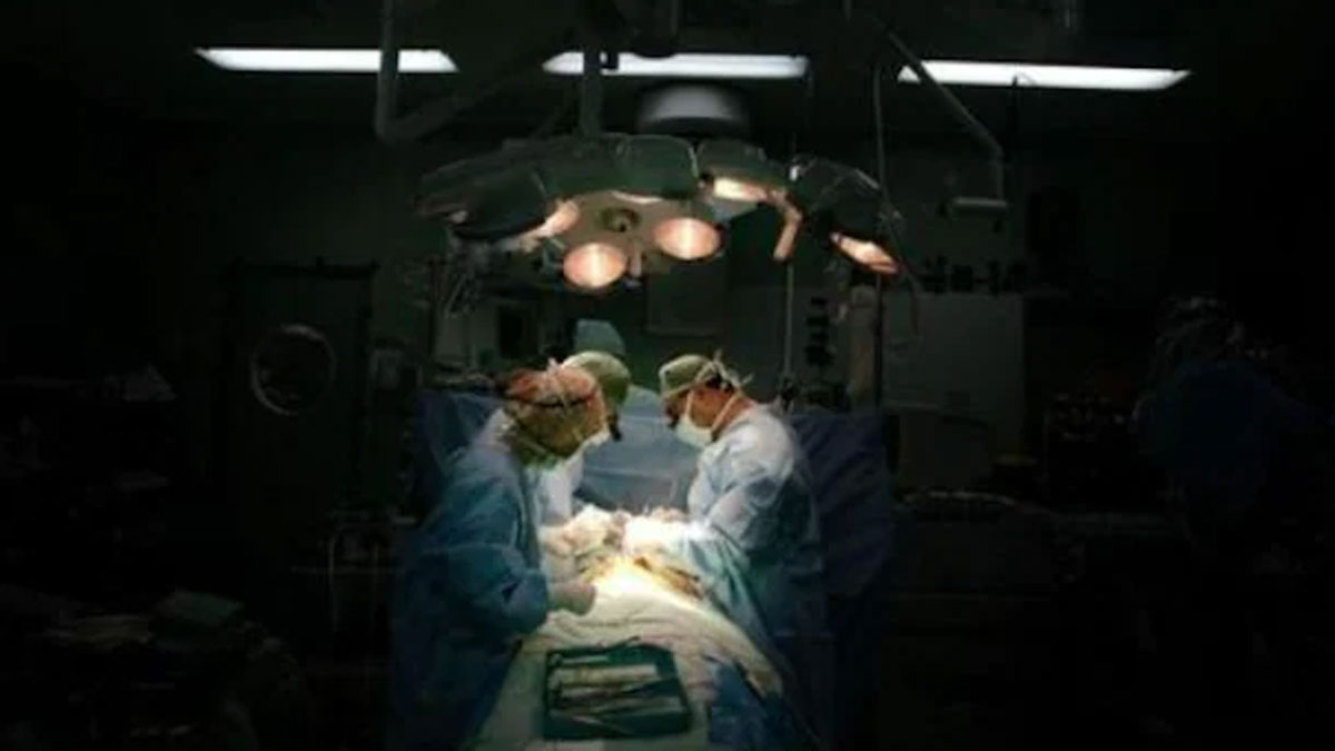 लिवर ट्रांसप्लांट के बाद अक्षत अपनी बहनों के साथ