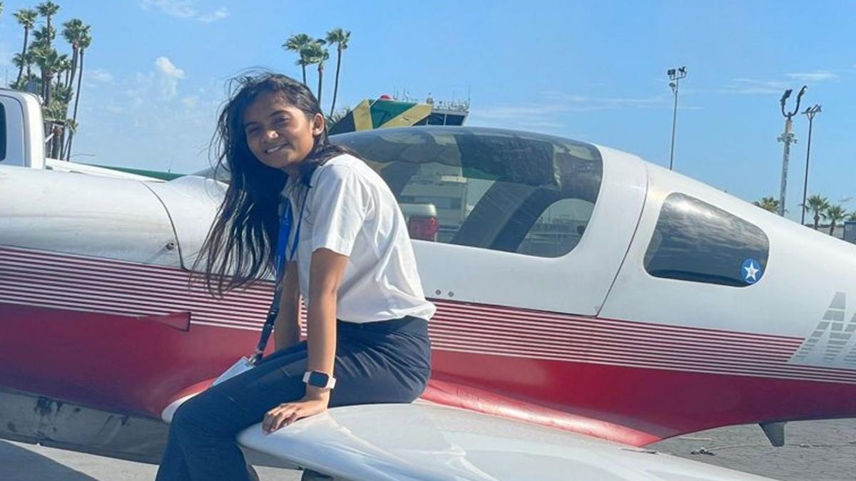 पायलट बनीं मैत्री पटेल