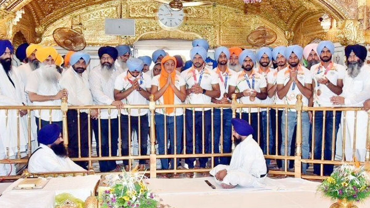 भगवान के दर पर पहुंचे भारतीय खिलाड़ी 