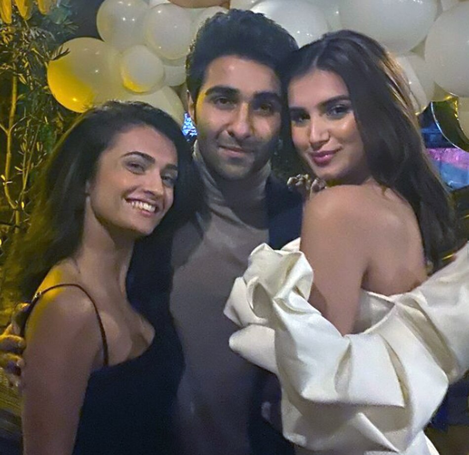 पिया-तारा-आदर जैन  