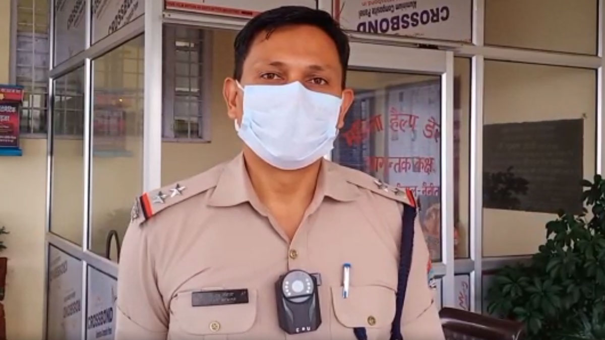  पर्यटको ने पुलिस से की बदसलूकी 