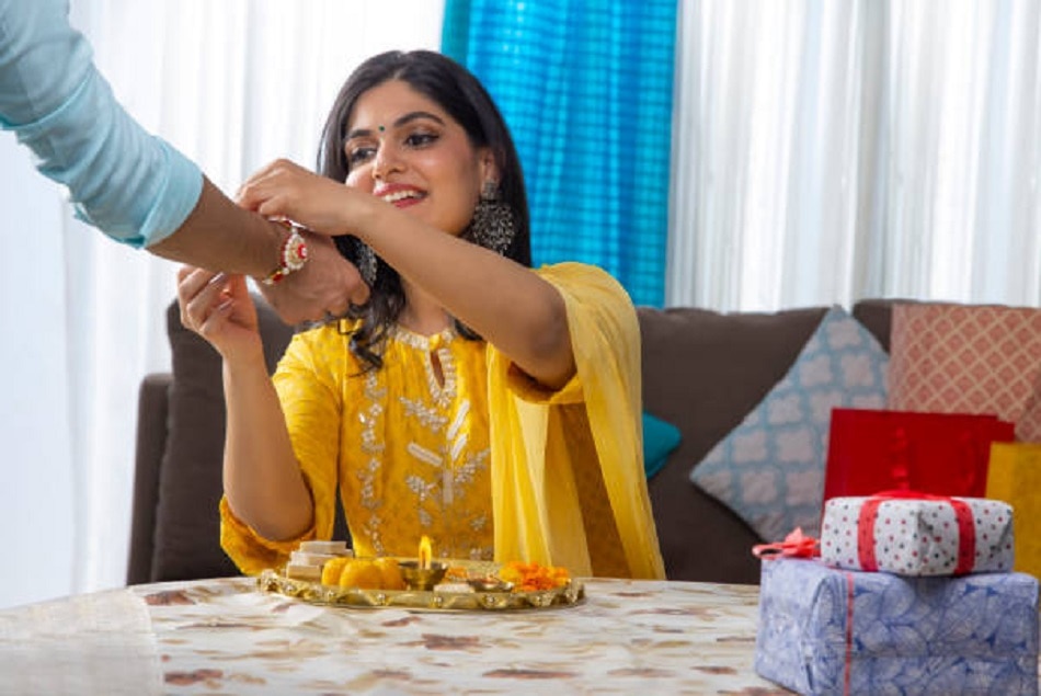 भाई को इस दिशा में बिठाकर न बांधें राखी