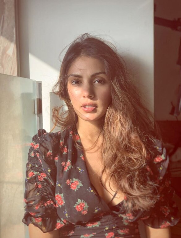 रिया चक्रवर्ती  