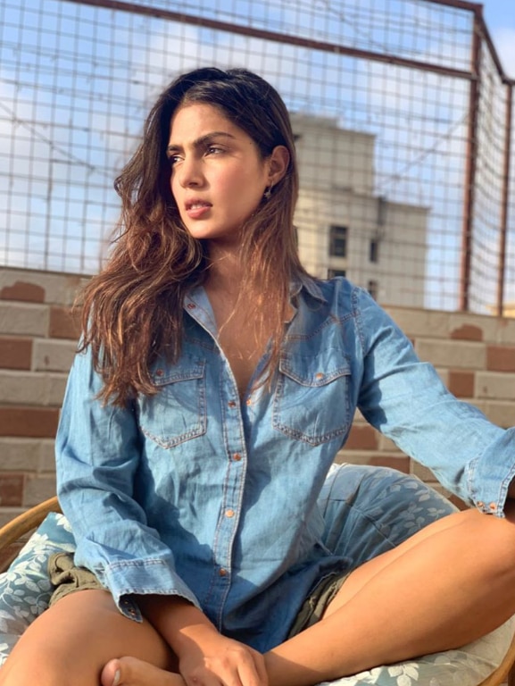 रिया चक्रवर्ती  