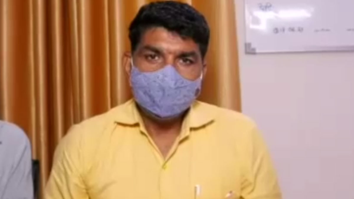 सिटी इंजीनियर और महिला क्लर्क को लोकायुक्त पुलिस ने रिश्वत लेते पकड़ा