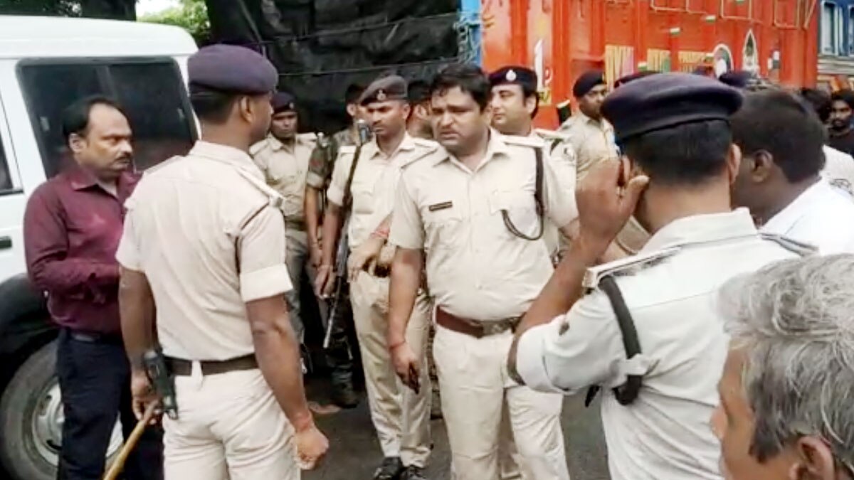  कोचिंग छात्राओं से छेड़खानी के बाद जबरदस्त बवाल