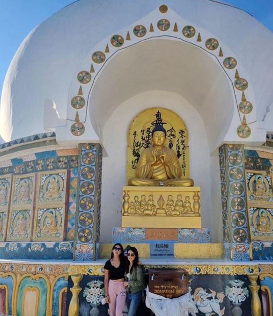 दोस्त संग सारा