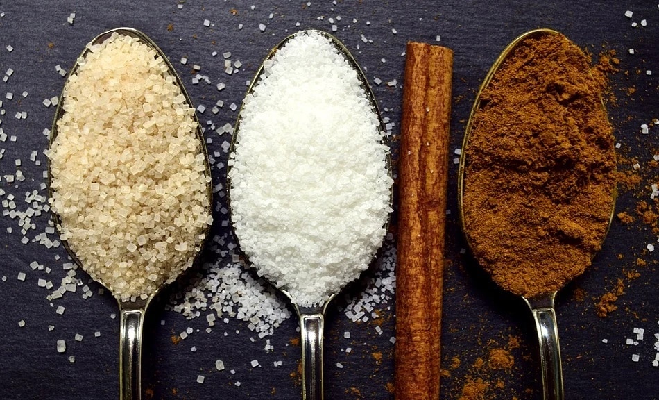 खांसी में ये 8 चीजें खाने की न करें गलती