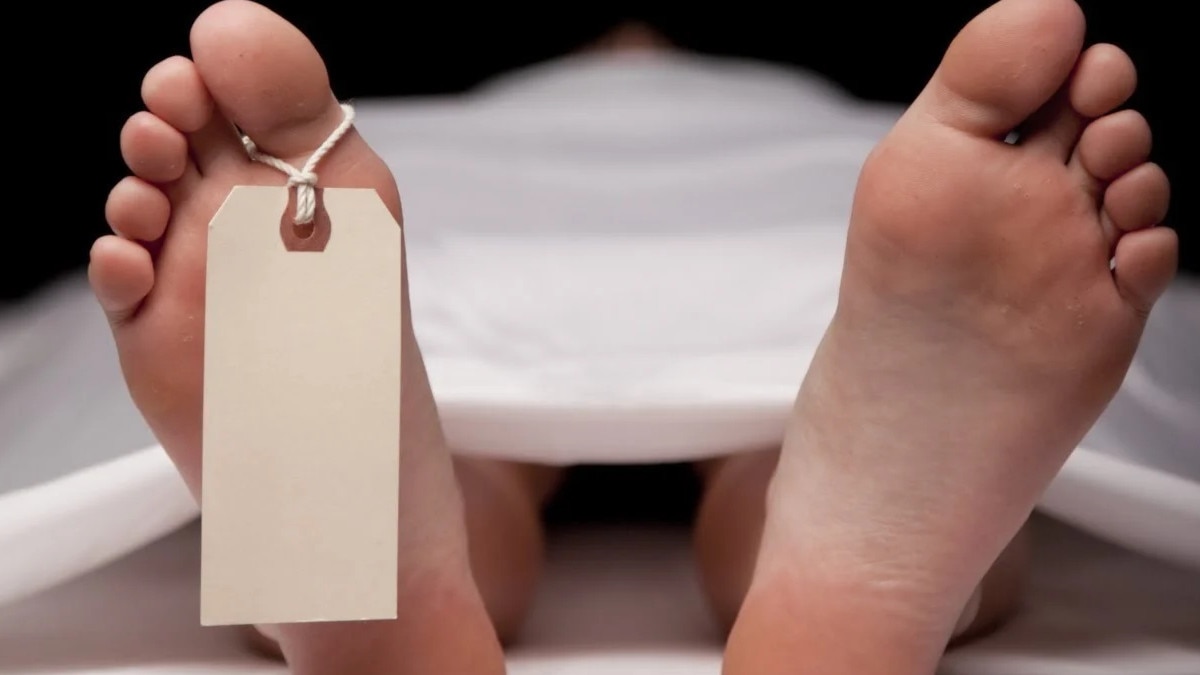 wife and daughter hanging 