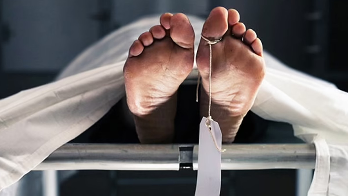 wife and daughter hanging 