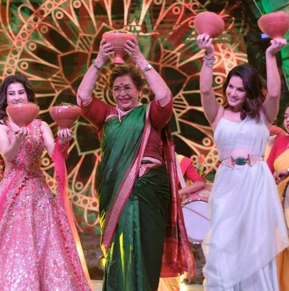 मोनामी घोष-हेलेन-सनी लियोनी 