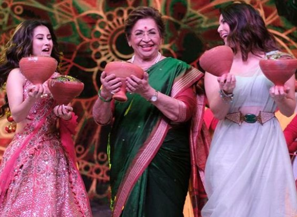 मोनामी घोष-हेलेन-सनी लियोनी 