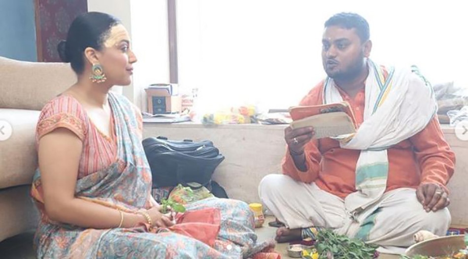 पूजा करतीं स्वरा