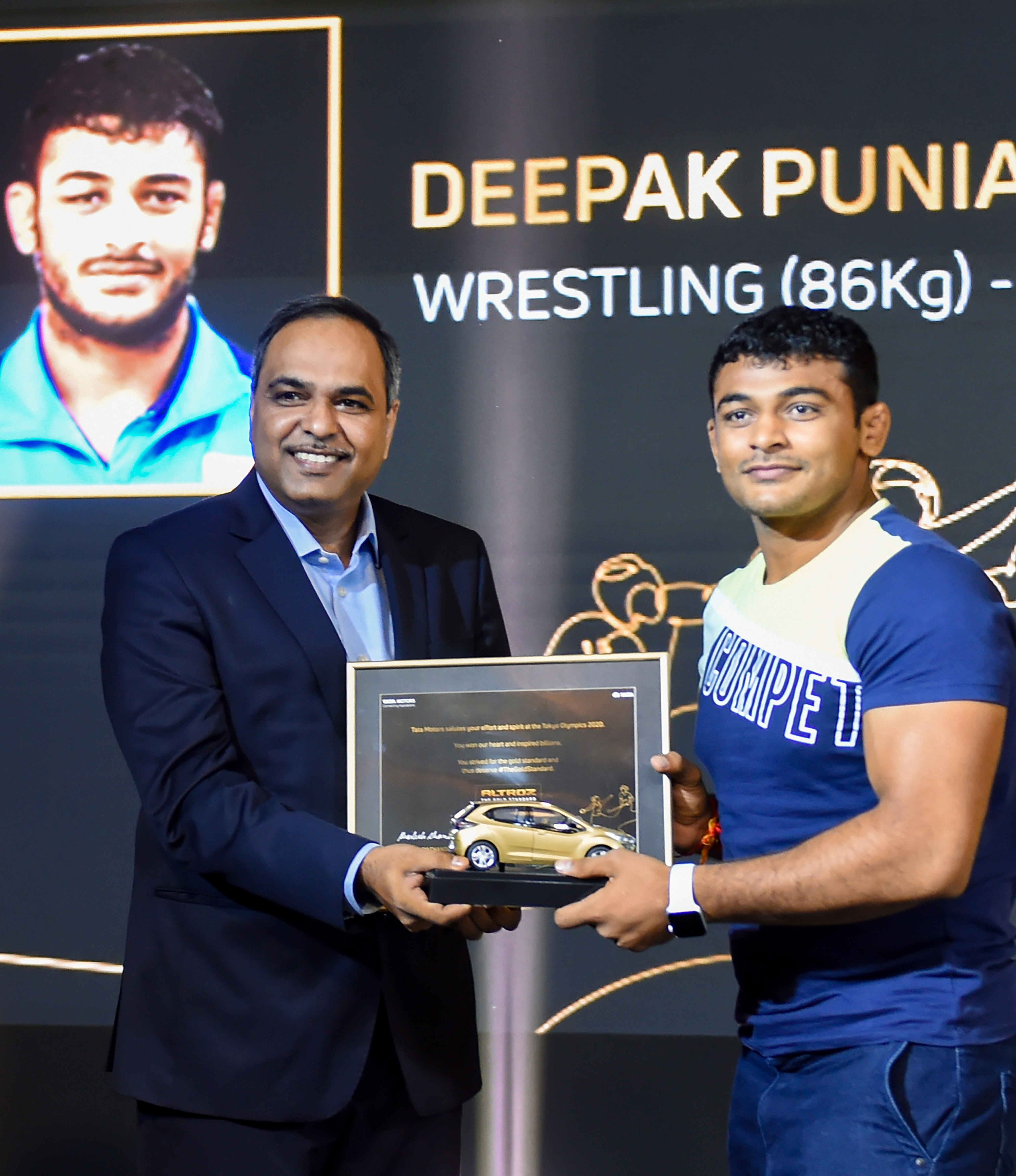 कुश्ती के दीपक पुनिया हुए सम्मानित