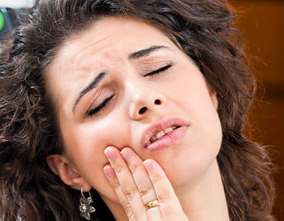 होंठ चबाना घातक बीमारी का संकेत