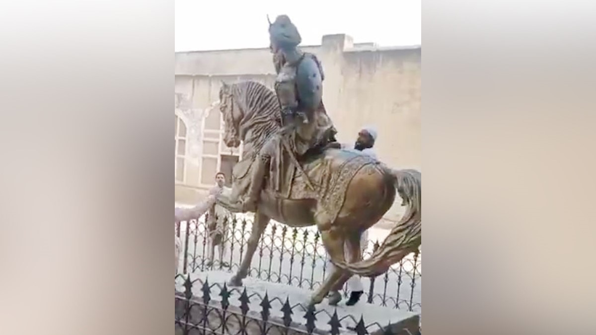 Maharaja Ranjit Singh's statue vandalised in Pakistan