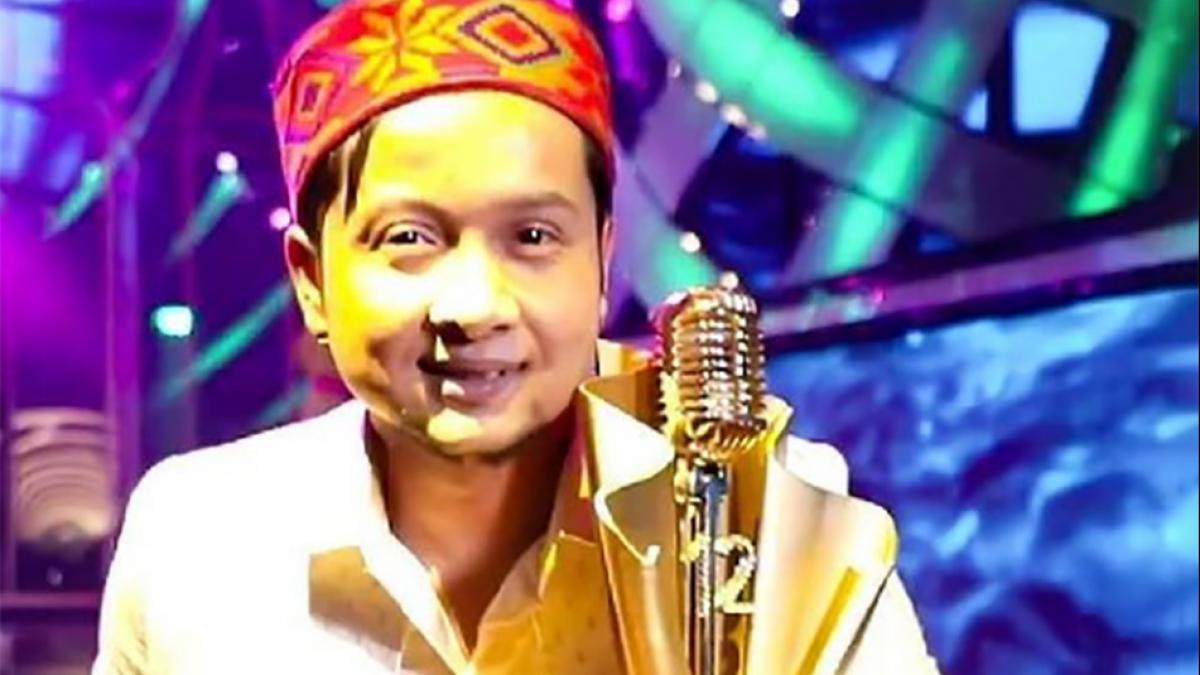 Indian Idol Finale: ट्रॉफी के साथ इंटरनेट पर वायरल पवनदीप राजन की फोटो, जानें क्या है सच्चाई?