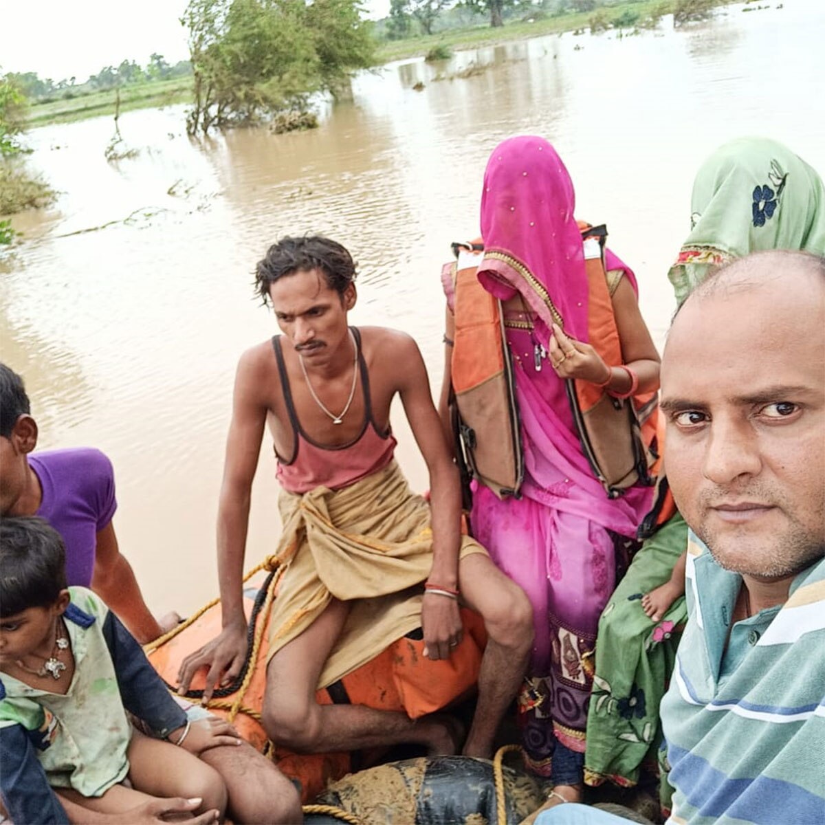  Family sitting on tree for 24 hours