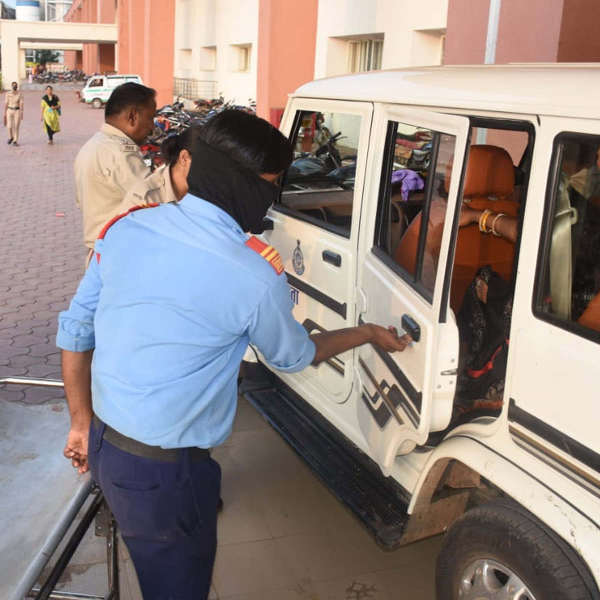 Women ate Poison in Police station
