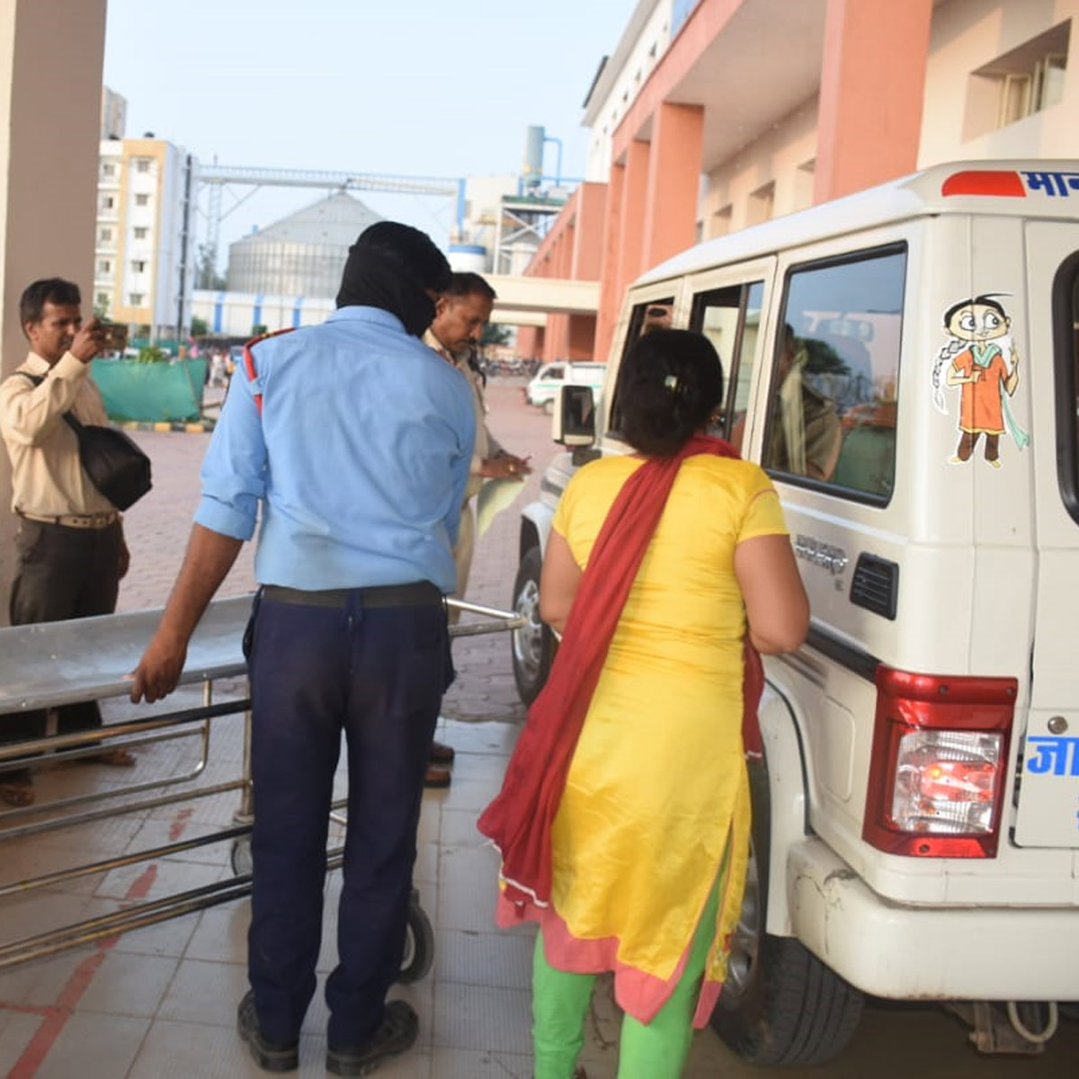 Women ate Poison in Police station