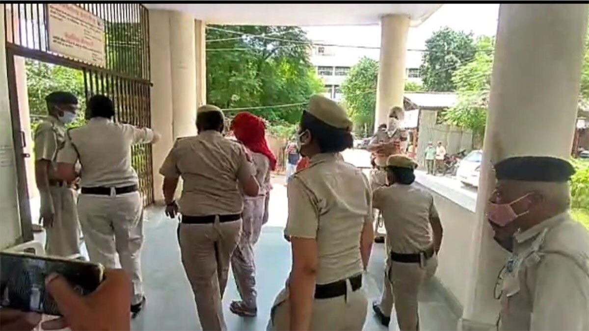 हनीट्रैप मामले में पुलिस ने दो महिलाओं को किया गिरफ्तार 