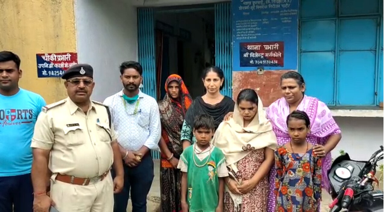 घऱ लौटी महिला