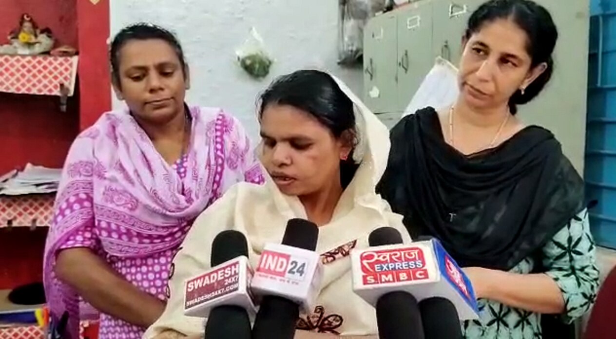 महिला घर लौटी