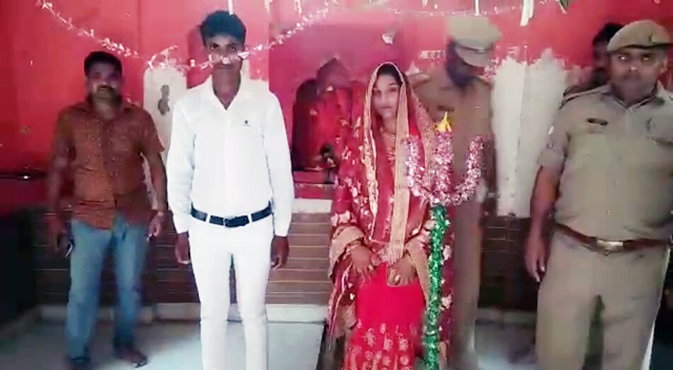 love couple marriage in police station