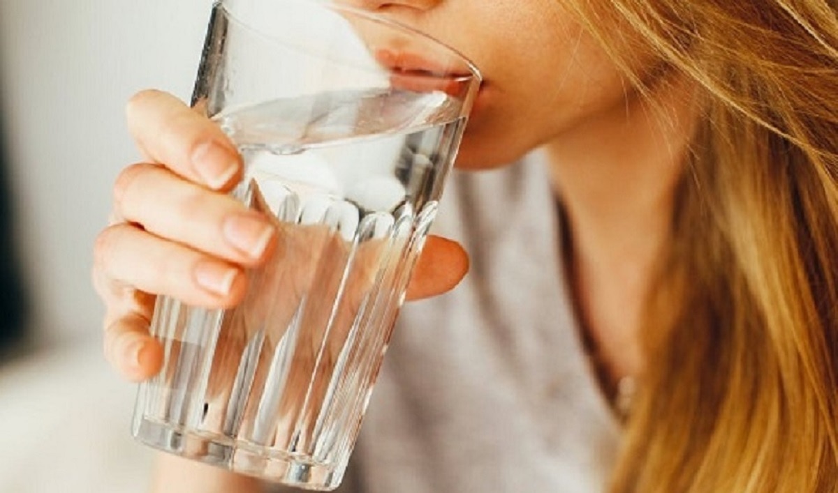 खांसी में ये 8 चीजें खाने की न करें गलती