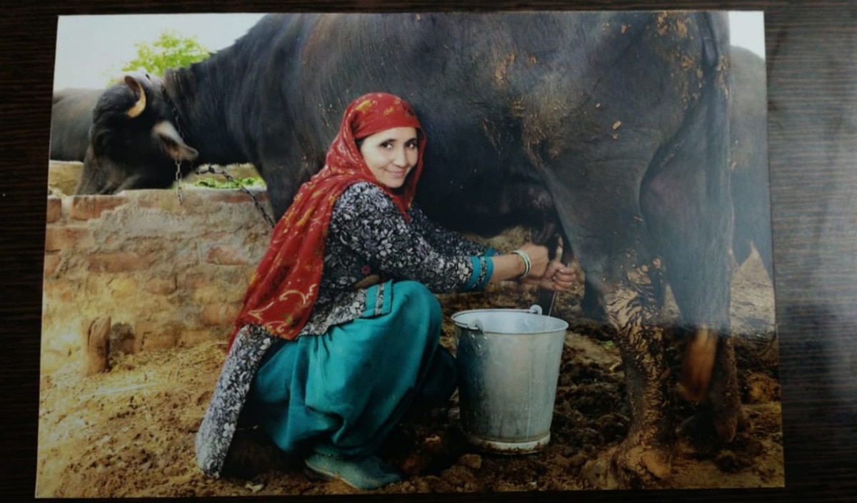 Milk seller women daughter 