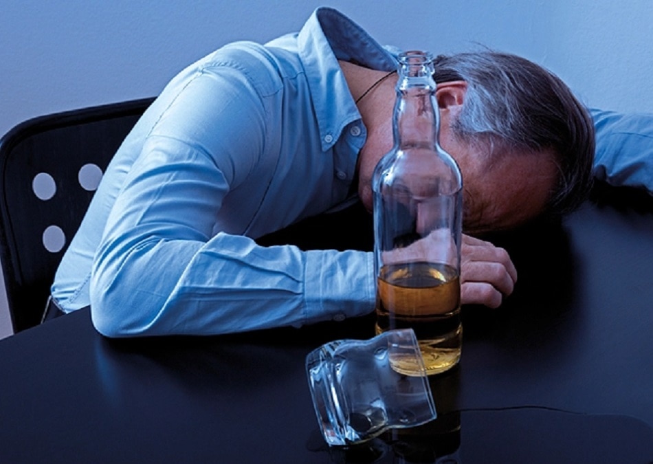 शराब पीने से बढ़े कैंसर के मामले