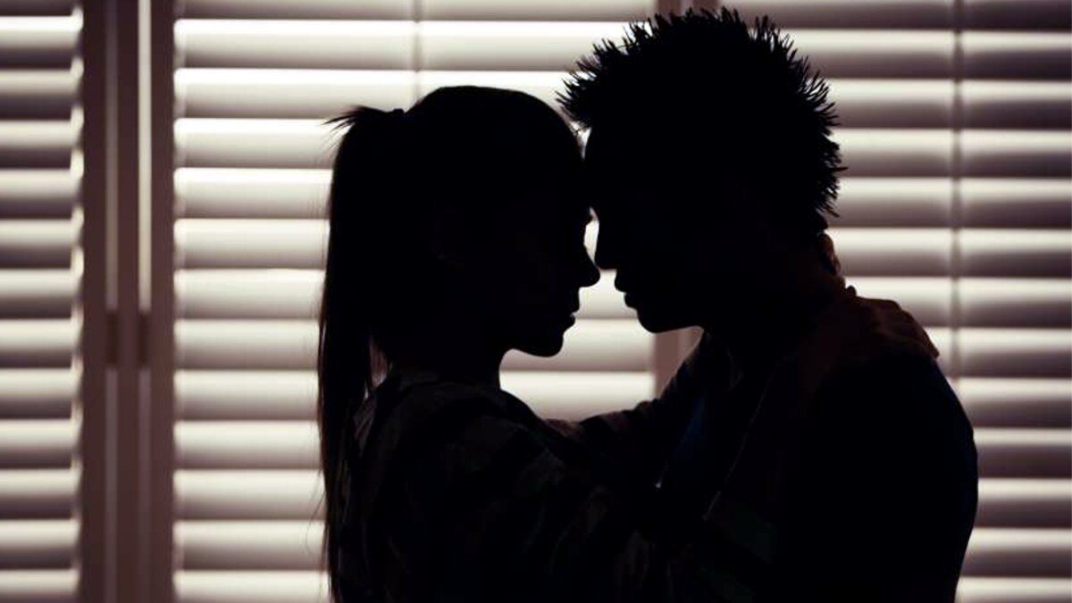 Unique love story If the lover gets married then the girlfriend gets the acid attack done on herself nalanda