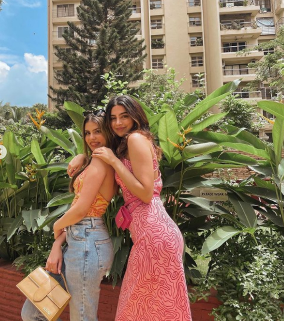 खुशी कपूर अपनी फ्रेंड के साथ