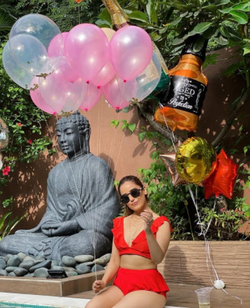  सृष्टि रोडे 