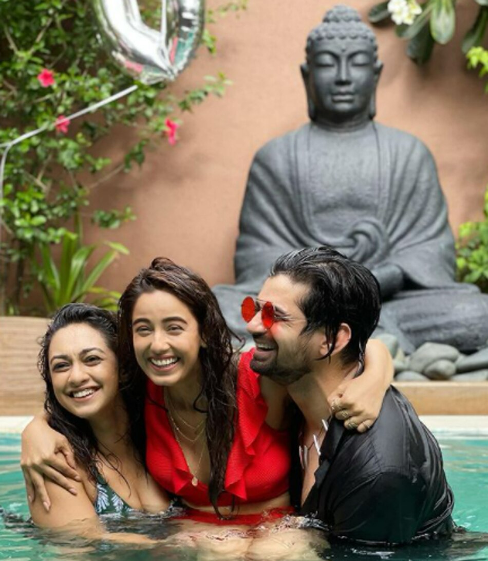  सृष्टि रोडे 