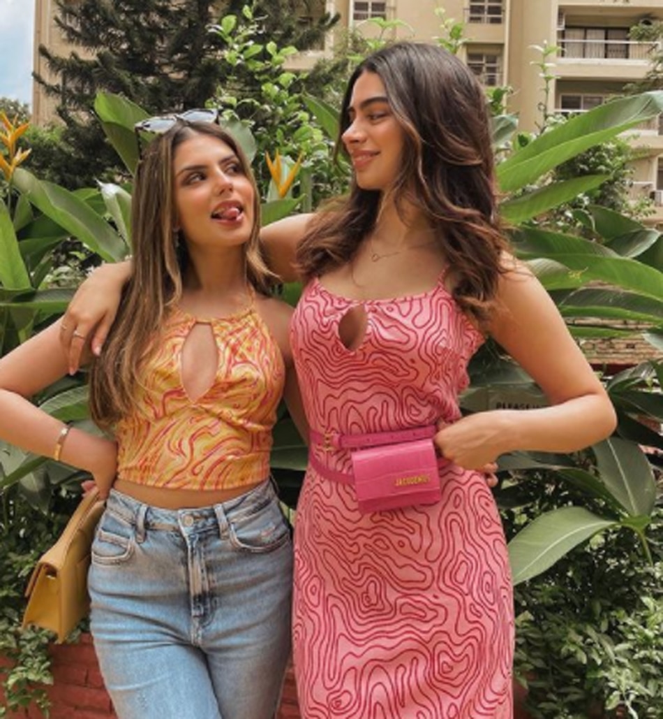 खुशी कपूर अपनी फ्रेंड के साथ