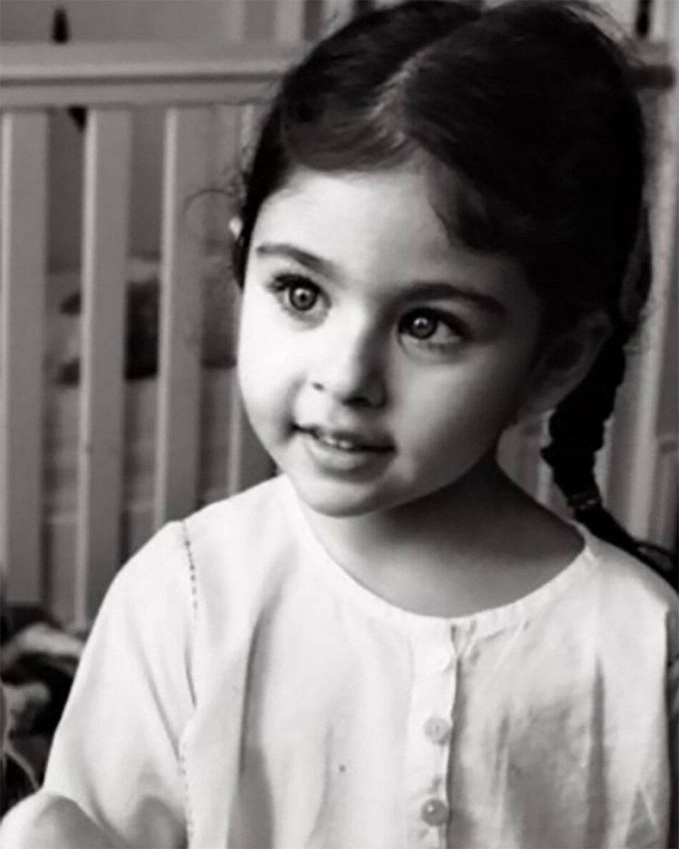  इनाया नाओमी खेमू 