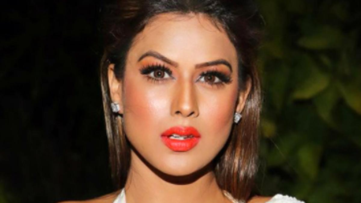  निया शर्मा