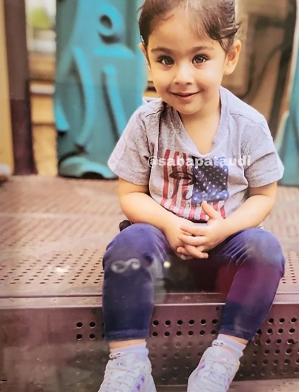  इनाया नाओमी खेमू 