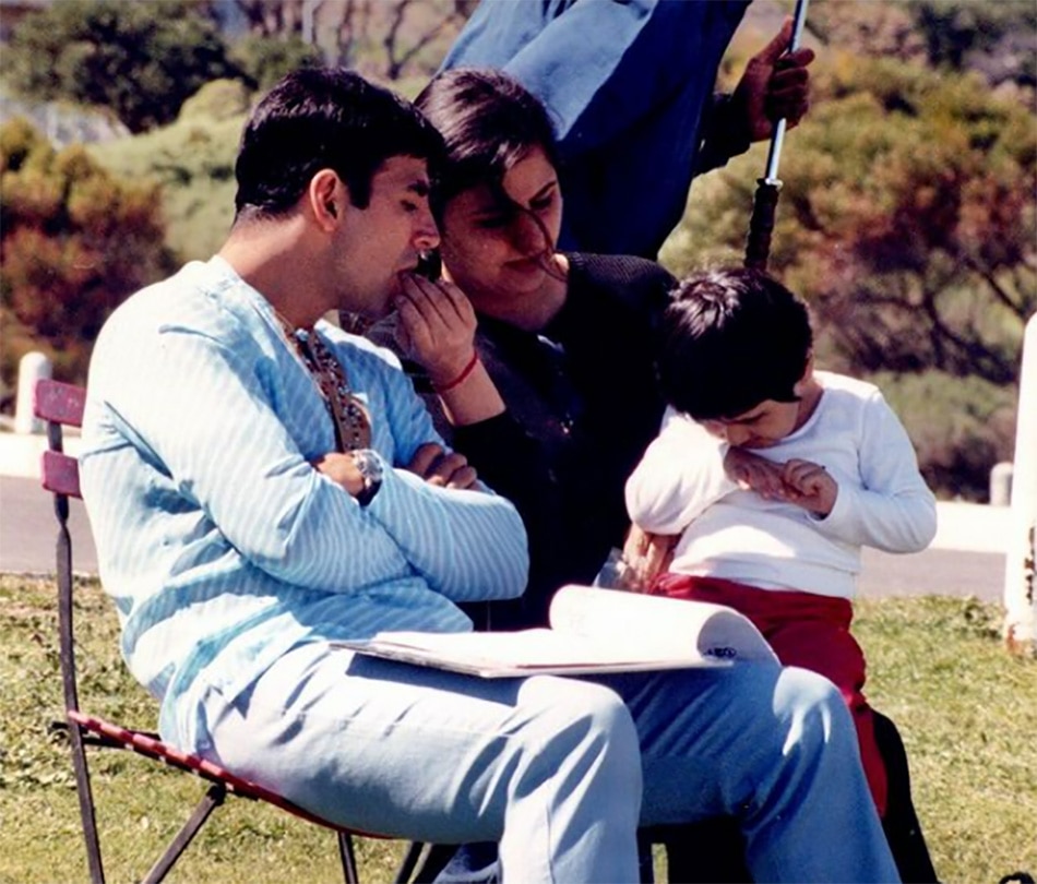  अक्षय कुमार बहन के साथ