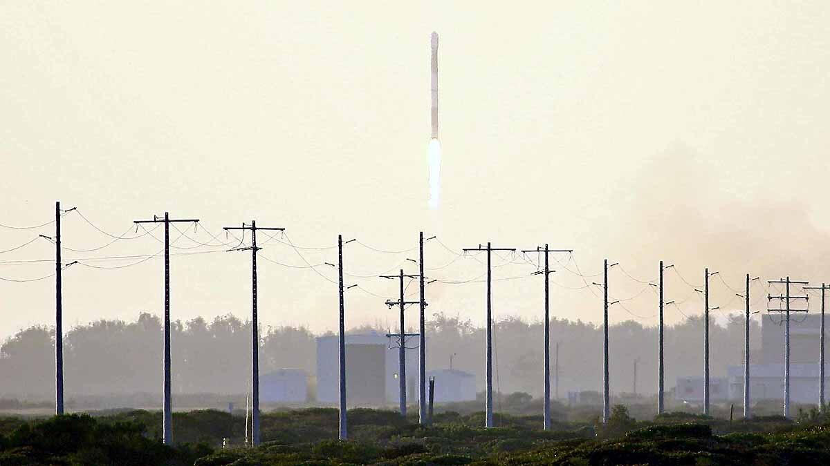 100 Foot Firefly Rocket Blown 