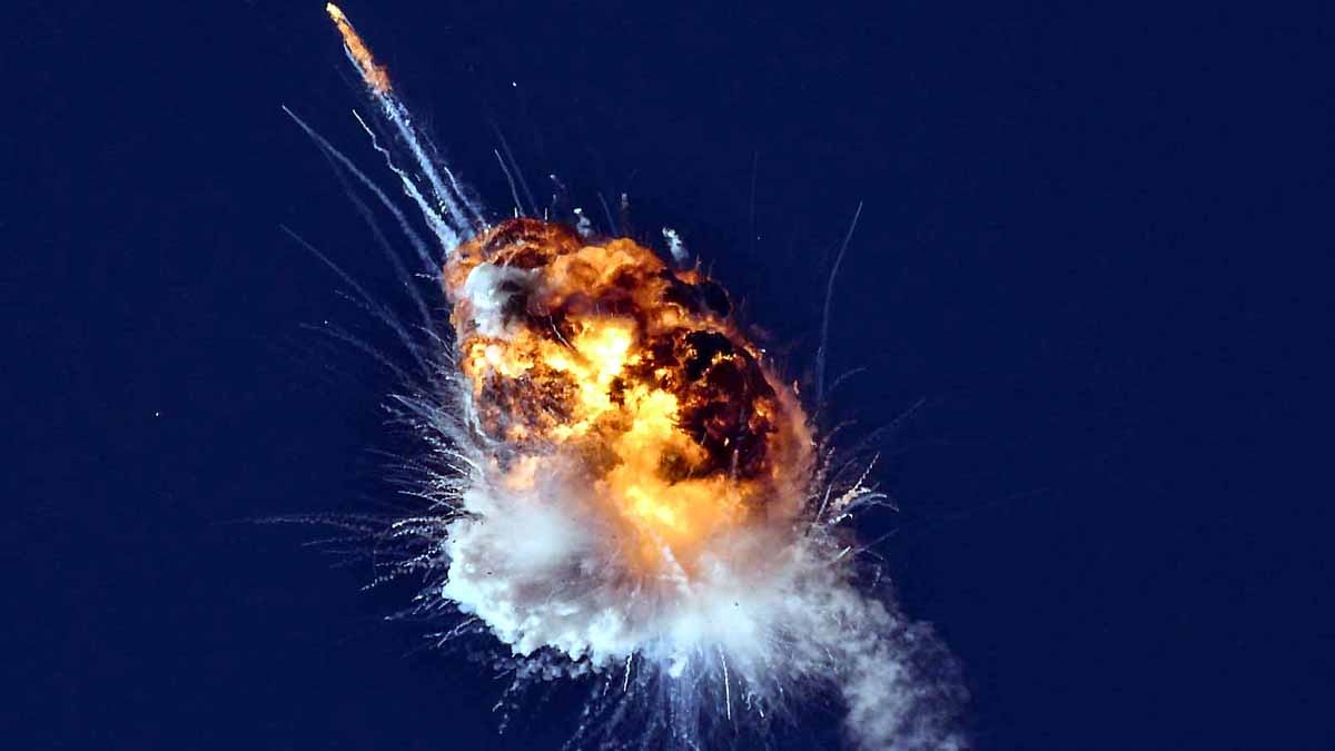 100 Foot Firefly Rocket Blown 