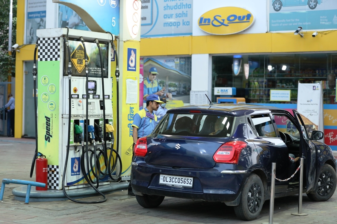 सरकार ने पिछले साल पेट्रोल-डीजल पर एक्साइज ड्यूटी बढ़ाया 