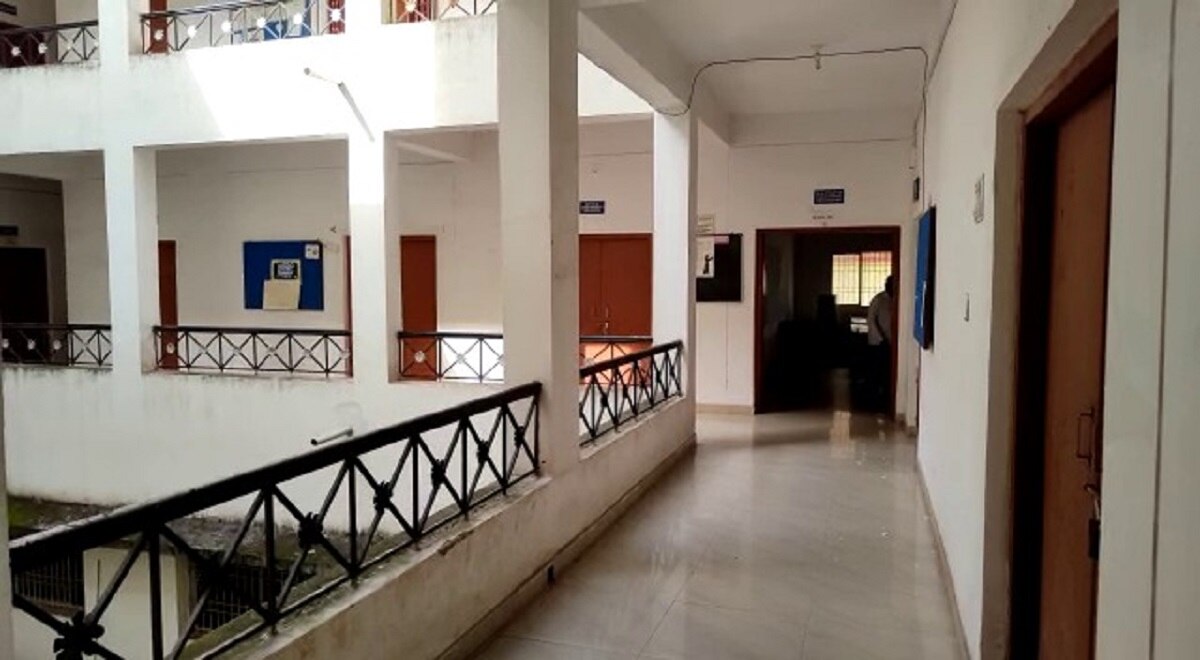 हटाने की मांग