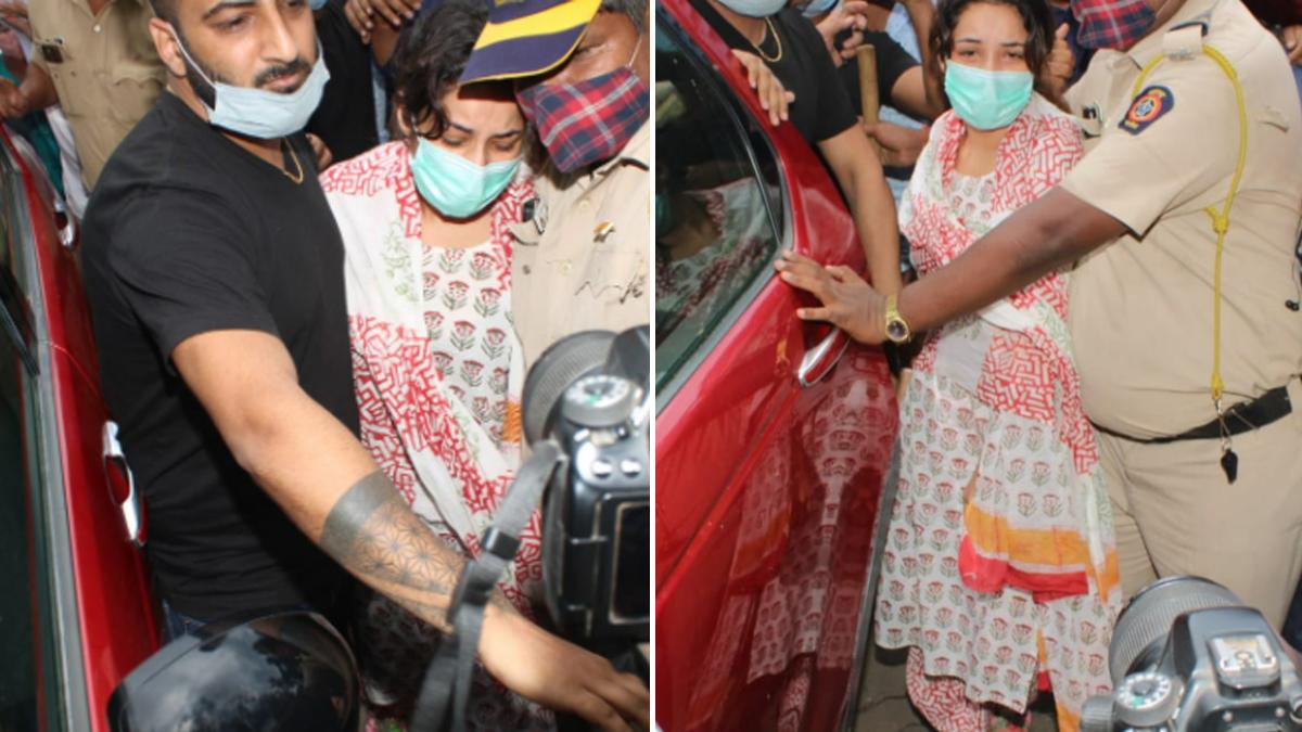 रोते-बिलखते, बेसुध हाल में सिद्धार्थ के अंतिम संस्कार में पहुंचीं शहनाज, भाई ने संभाला