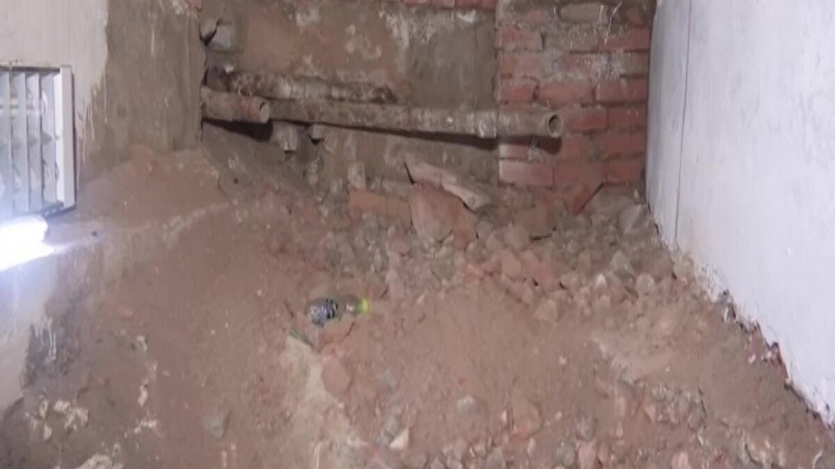 दिल्ली विधानसभा के नीचे मिली सुरंग! लाल किले तक जाता है गुप्त रास्ता